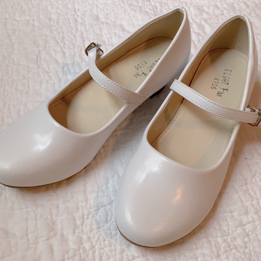 Girls size 35 (us 3.5) white leather heels. NEW!!!